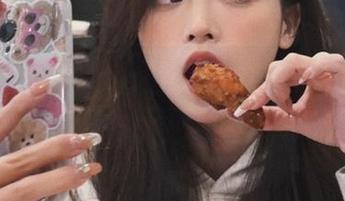快来zztt11传送门，收藏热辣吃瓜新闻，和朋友一起分享吧！