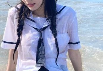 最新网页链接：快来“海角黑料吃瓜网”，获取最新娱乐八卦与黑料秘闻！